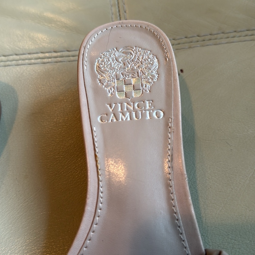 VINCE CAMUTO Sandos Block Heel Sandal sz 7.5 Barely Worn - Picture 3 of 6